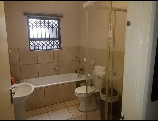 2 BEDROOM APARTMENT FOR SALE IN FLORIDA LAKE